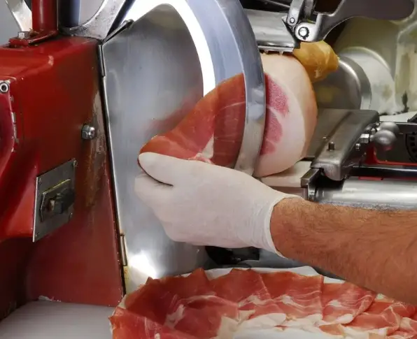 How to hold the Meat close to the Slicer Blade