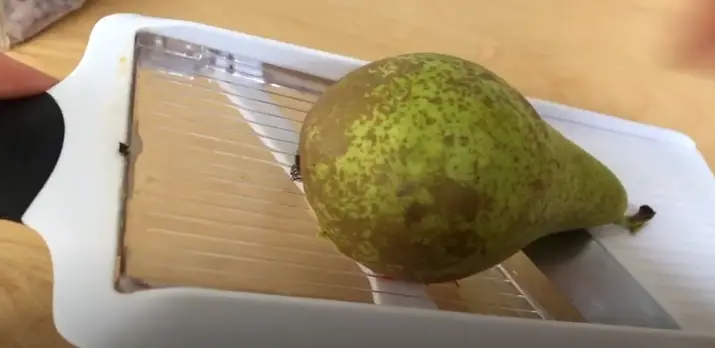Step to slice pear